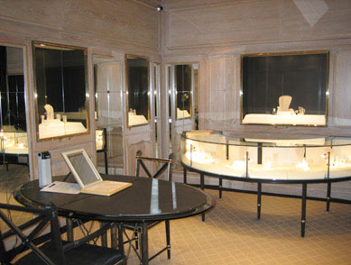 Storefit: shopfitting for shops, restaurants, retail outlets, hotels and offices.
